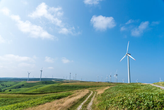 宗谷丘陵の風力発電機  エコロジーイメージ  北海道稚内市