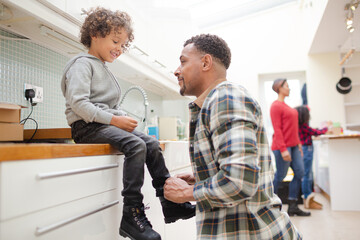 Obraz premium Father putting shoes on son