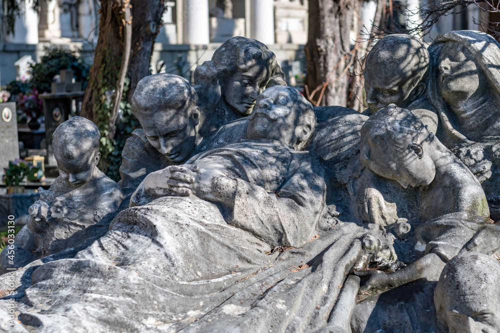 Wall mural italy. liguria. genoa. statue at staglieno monumental cemetery