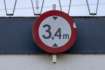 Road sign indicating the maximum height of a vehicle allowed on the road, 3.4m