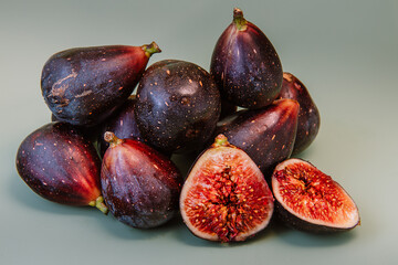 figs and slices for fruit advertising