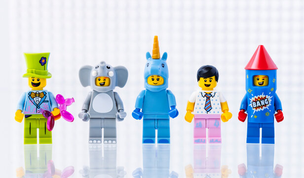Deutschland 6. September 2021 fünf verschiedene Lego Minifiguren
