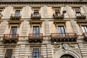 Fasada budynku w Katanii, na Sycylii - obrazy, fototapety, plakaty