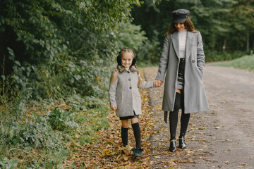 Fototapeta premium Cute and stylish family in a autumn park