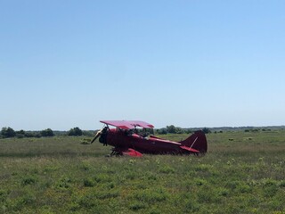 Fototapeta na wymiar Old airplane in field