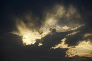 Fototapeta na wymiar Sunlight and clouds 