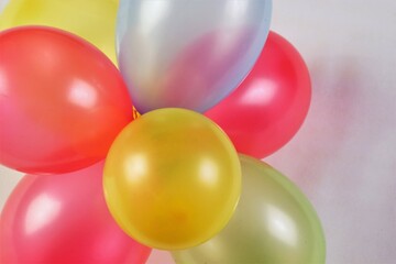 Colorful latex balloons, for decorating rooms and holidays. The colors are green, yellow, red, blue, have the ability to fly.