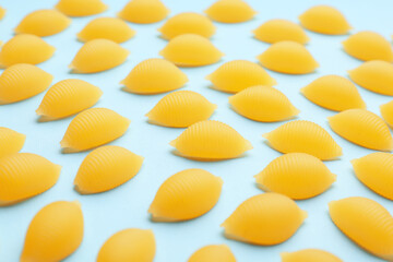 Fototapeta premium Uncooked conchiglioni pasta on color background