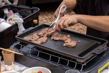 アウトドア料理　キャンプ飯　外で過ごす休日　ガーリックステーキ