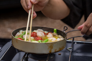 アヒージョ　キャンプ飯　外で過ごす休日　おうちじかん　にんにく料理　おそとごはん
