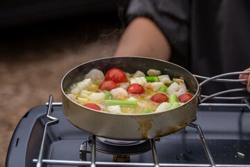 アヒージョ　キャンプ飯　外で過ごす休日　おうちじかん　にんにく料理　おそとごはん