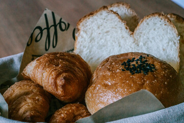 パンの詰め合わせ　食パン・クロワッサン・あんパン