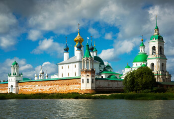 Fototapeta na wymiar View on Spaso-Yakovlevsky monastery complex from lake Nero located in Rostov, Russia. 