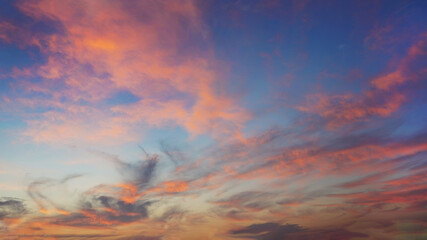 Naklejka premium A colorful sky a few minutes before sunrise