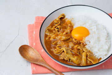 卵黄とカレーライス