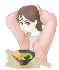 ラーメンを食べるために髪をしばる女性