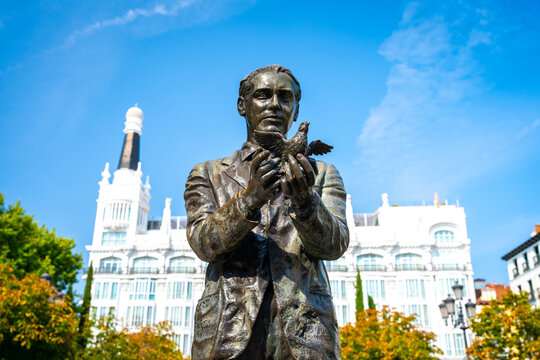 Federico Garc&iacute;a Lorca statue, in "Santa Ana" square. Madrid city (Spain)