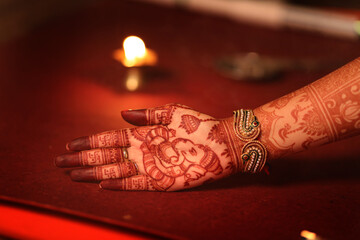 Beautiful henna or mehendi decoration on a hindu bride's hand & Feet | Isolated hand & feet with diya
Red & Yellow Background
