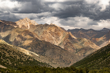 Fototapeta premium Beautiful fan mountains in Tajikistan with storm clouds.