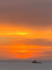 Fototapeta premium boat at sunset