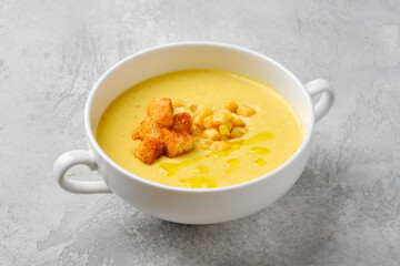 Mashed corn soup with croutons