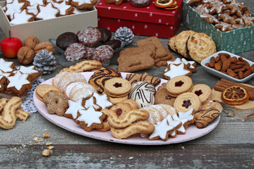 Teller mit Weihnachtsgebäck