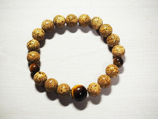 菩提樹・虎眼石腕輪念珠