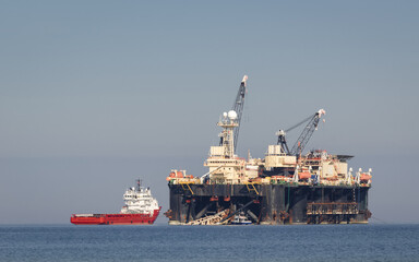 Naklejka premium PIPE LAYER PLATFORM - Work at sea in the construction of a gas pipeline 