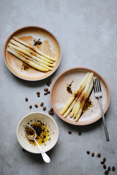 white aspergus with coffee sauce, cooking with coffee