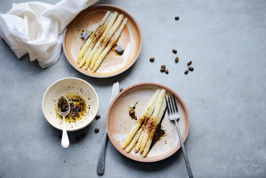 white aspergus with coffee sauce, cooking with coffee