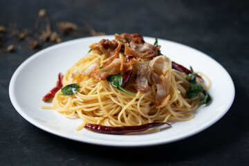 Spaghetti with Dried Chili and Fried Bacon