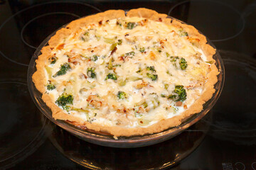 Open shortbread pie with chicken and broccoli, sprinkled with cheese