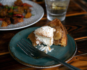 CREAM DESERT AND FOOD IN BACKGROUND