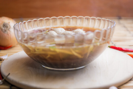 Thai noodles with pork ball