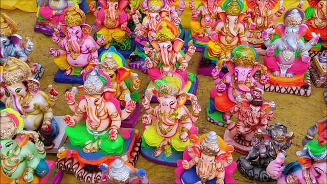 Huge Number Of Laord Ganesha Idol For Sale For Ganesh Chaturthi Puja