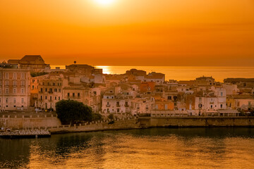 Obraz premium Vue de la ville de Syracuse en Sicile, Italie au lever de soleil. 