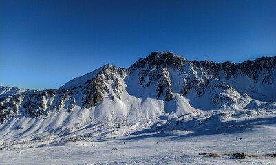 Montañas nevadas