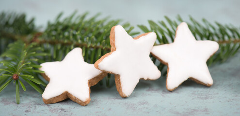 Cinnamon stars, traditional german christmas cookies, gingerbread, empty copy space