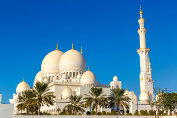 Fototapeta na wymiar Sheikh Zayed Grand Mosque in Abu Dhabi