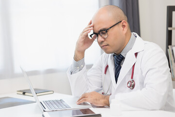 A doctor who works from home is thinking about treating his patients. He is very stressed and headache. He held meetings with patients online.