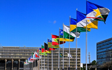 Bandeiras dos estados e Palacio do Itamarati em Brasilia