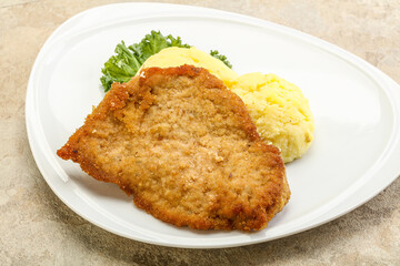 Crispy chicken schnitzel with mashed potato