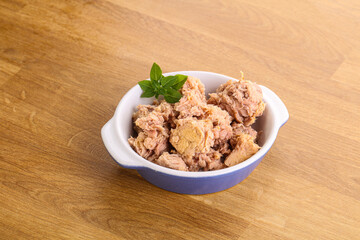 Canned tuna fish with oil