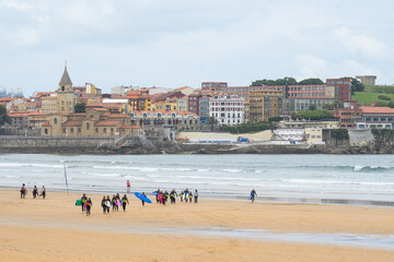 San lorenzo beach in Gijón, with Cimadevilla in the background