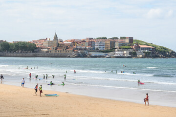 San lorenzo beach in Gijón, with Cimadevilla in the background