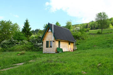 Fototapeta na wymiar Prefabricated cottage in nature