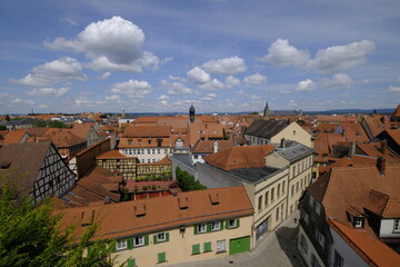 Fototapeta premium Blick vom Domplatz über die historische Altstadt der UNESCO-Weltkulturerbestadt Bamberg, Oberfranken, Franken, Bayern, Deutschland
