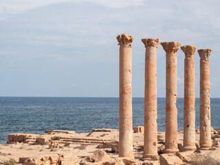 Fototapeta premium Roman ruins of Sabratha with the sea as background