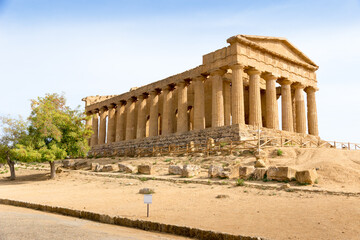 Obraz premium The Temple of Concordia is an ancient Greek temple in the Valle dei Templi in Agrigento, Sicily, Italy.