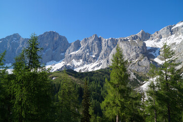 Fototapeta na wymiar beautiful alpine landscape of the Schladming-Dachstein region in Austria